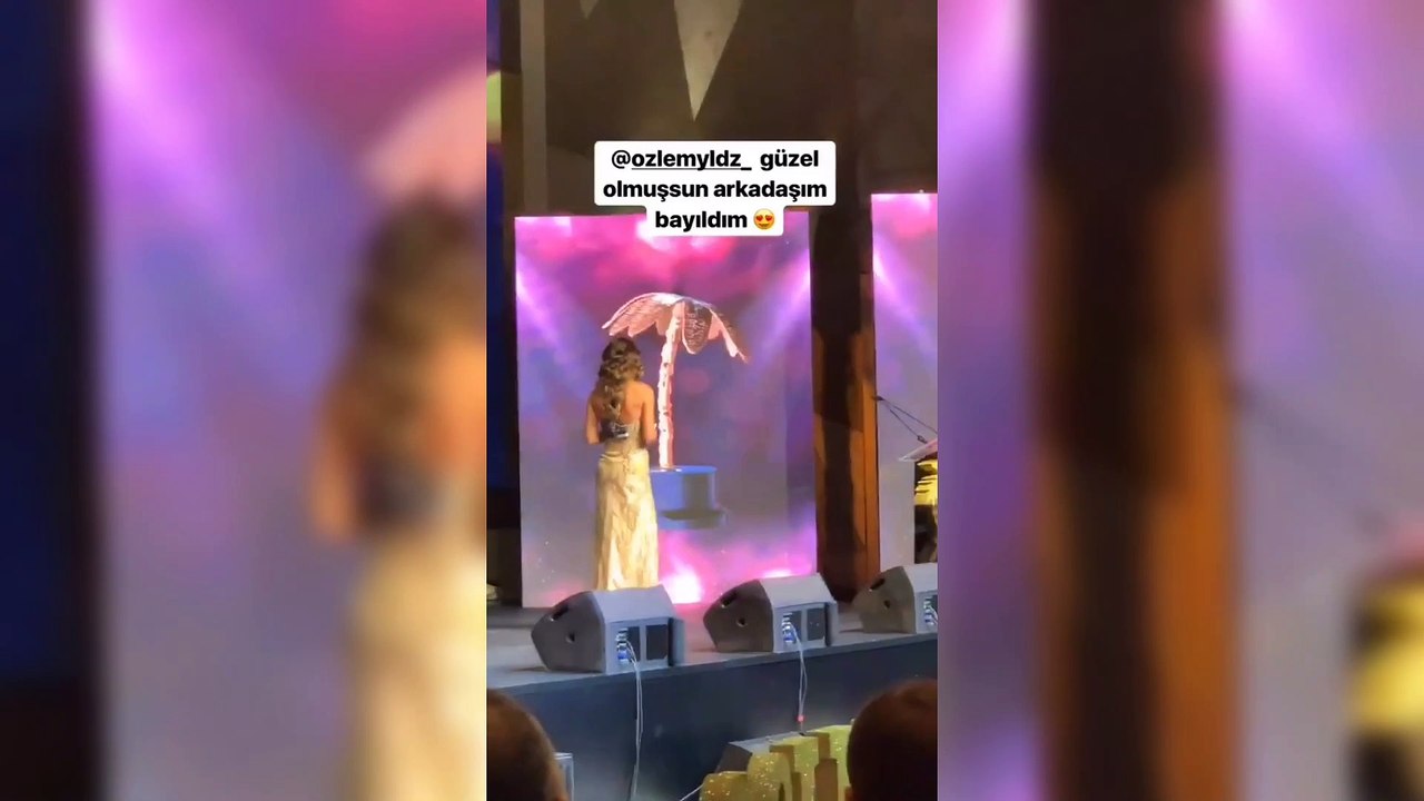 Selin Ciğerci Sevgilisi ve Safiye Soyman İle Ödül Töreninde Çok Eğlendi! | Selin Ciğerci'nin İnstagram Hikayesi #Enmedya