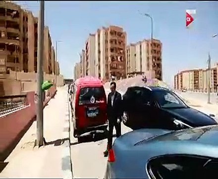 جورج قرداحى يسلم أول جائزة للفائزين بحل أول حلقة من برنامج أسم من مصر