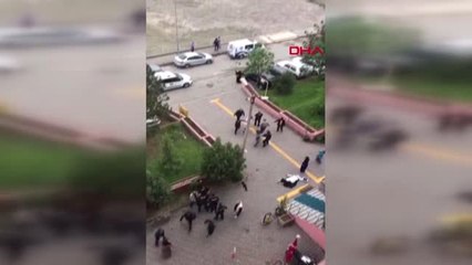 Karabük Adliye Önünde Akraba İki Kadın Arasında Kavga