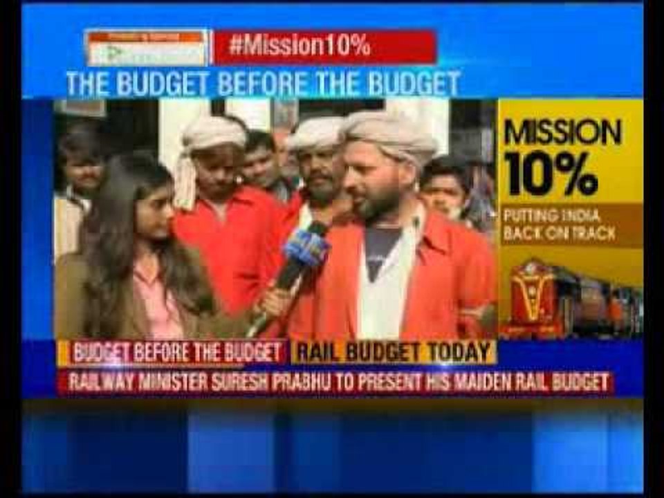 Railway Budget 2015: porters protest outside Allahabad railway station