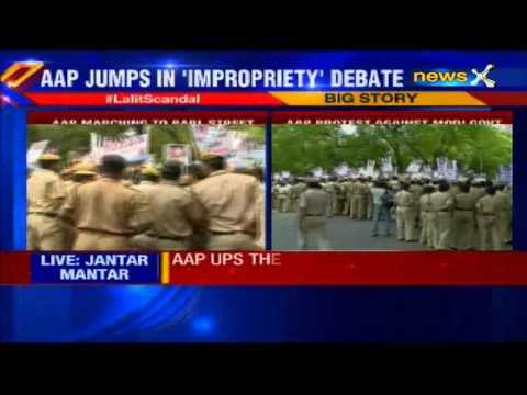 AAP workers clash with cops, demand sacking of BJP ministers