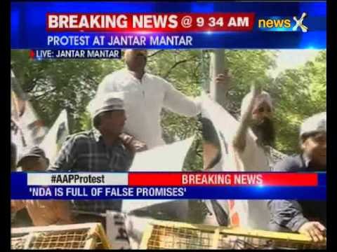 AAP holds protest against Modi govt at Jantar Mantar