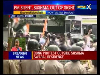 Congress protests outside Sushma's house