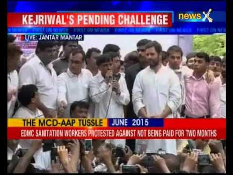 Rahul Gandhi meets protesting sanitation workers at Jantar Mantar