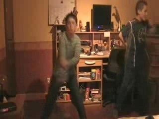 Danse de tecktonik avec des apprentis abrutis