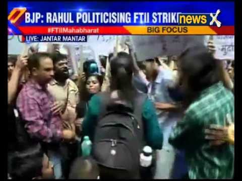 FTII students hold protest at Jantar Mantar, Delhi