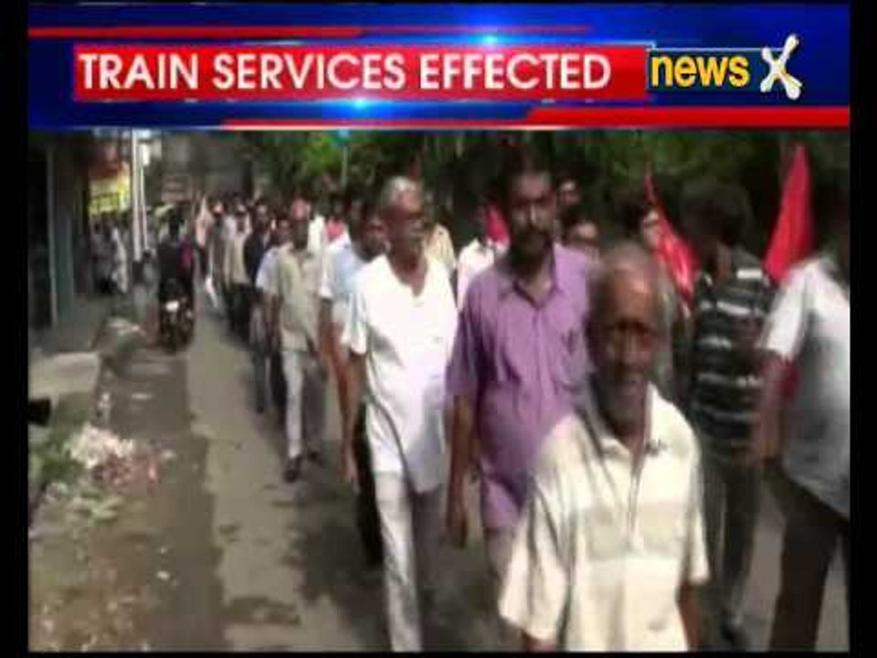 TMC and CPI(M) supporters clash in Kolkata