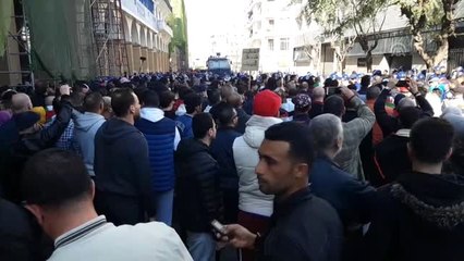 Cezayir'de Buteflika'nın 5. Dönem Adaylığı Protesto Edildi