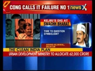 Arvind Kejriwal mock PM Modi  swacch Bharat campaign