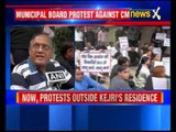Three Mayors of Delhi protest against Delhi CM Arvind Kejriwal