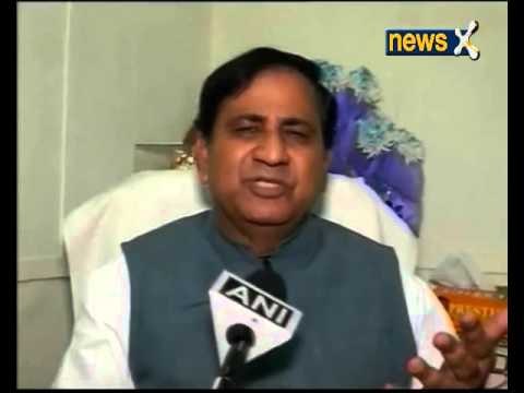 Delhi CM Arvind Kejriwal reaches Jantar Mantar to meet army veterans