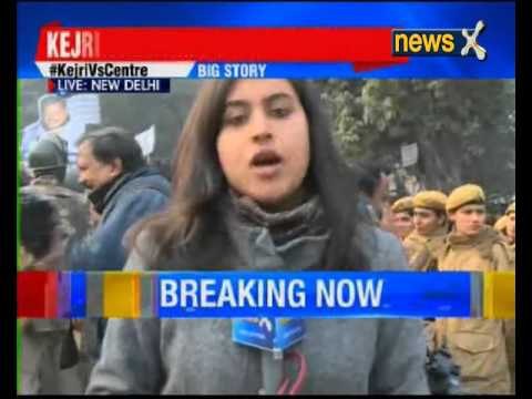 AAP workers protest outside Jaitley's Delhi residence