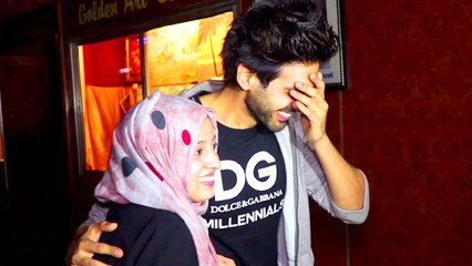 A Fan Embarrasses Kartik Aaryan While Clicking Selfie
