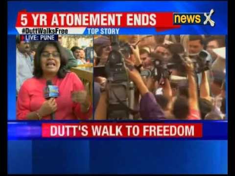 Sanjay Dutt walks free; Kisses ground, Salutes Prison