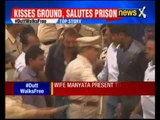 Actor Sanjay Datt walks out from Pune's Yerwada Jail