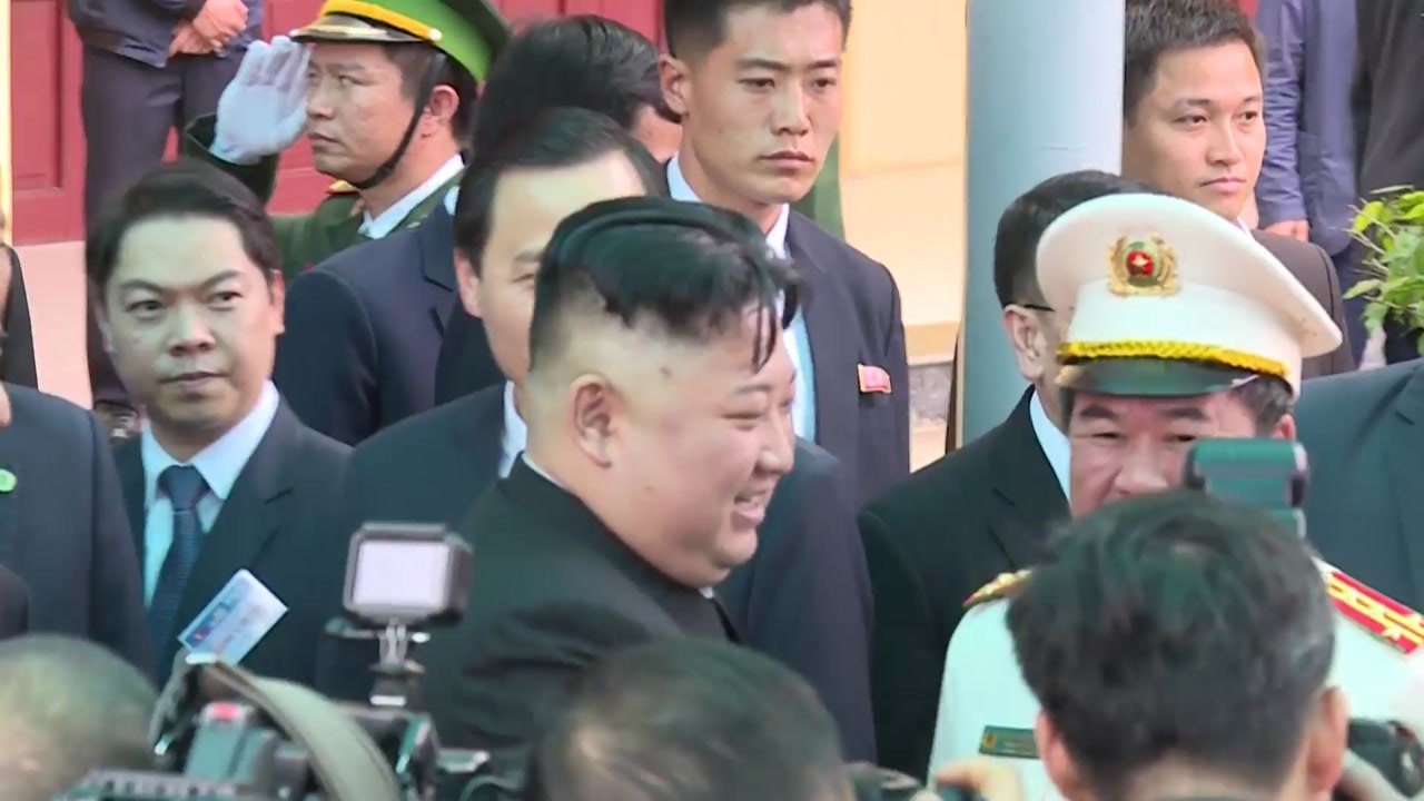 김정은 전용 열차, 중국 진입...곧바로 평양 향할 가능성 / YTN