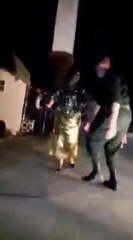 Des beurettes dancent avec des gendarmes