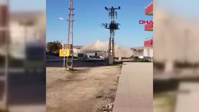 Mardin Nusaybin'de Kepçe Su Borusunu Kırdı, Yollar Göle Döndü