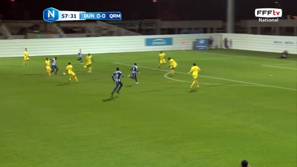 Le ballon qui passe juste à côté du but