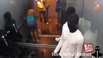 Asansörde cansız manken şakası