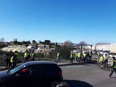 Vaucluse : une quarantaine de gilets jaunes installés au rond-point d'Avignon Nord
