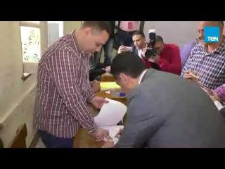 الرئيس | محافظ أسيوط يدلي بصوته في مدرسة خديجة يوسف وسط ترحيب من الناخبين