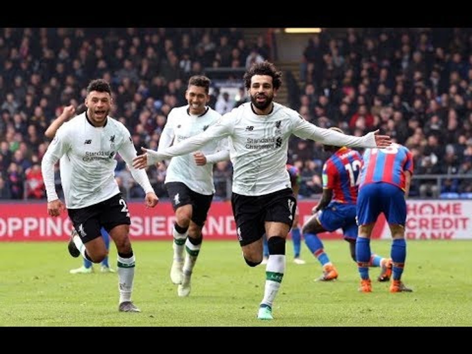 من المدرجات .. الجماهير تتغنى بلاعبنا المصري محمد صلاح بعد الفوز على كريستال بالاس