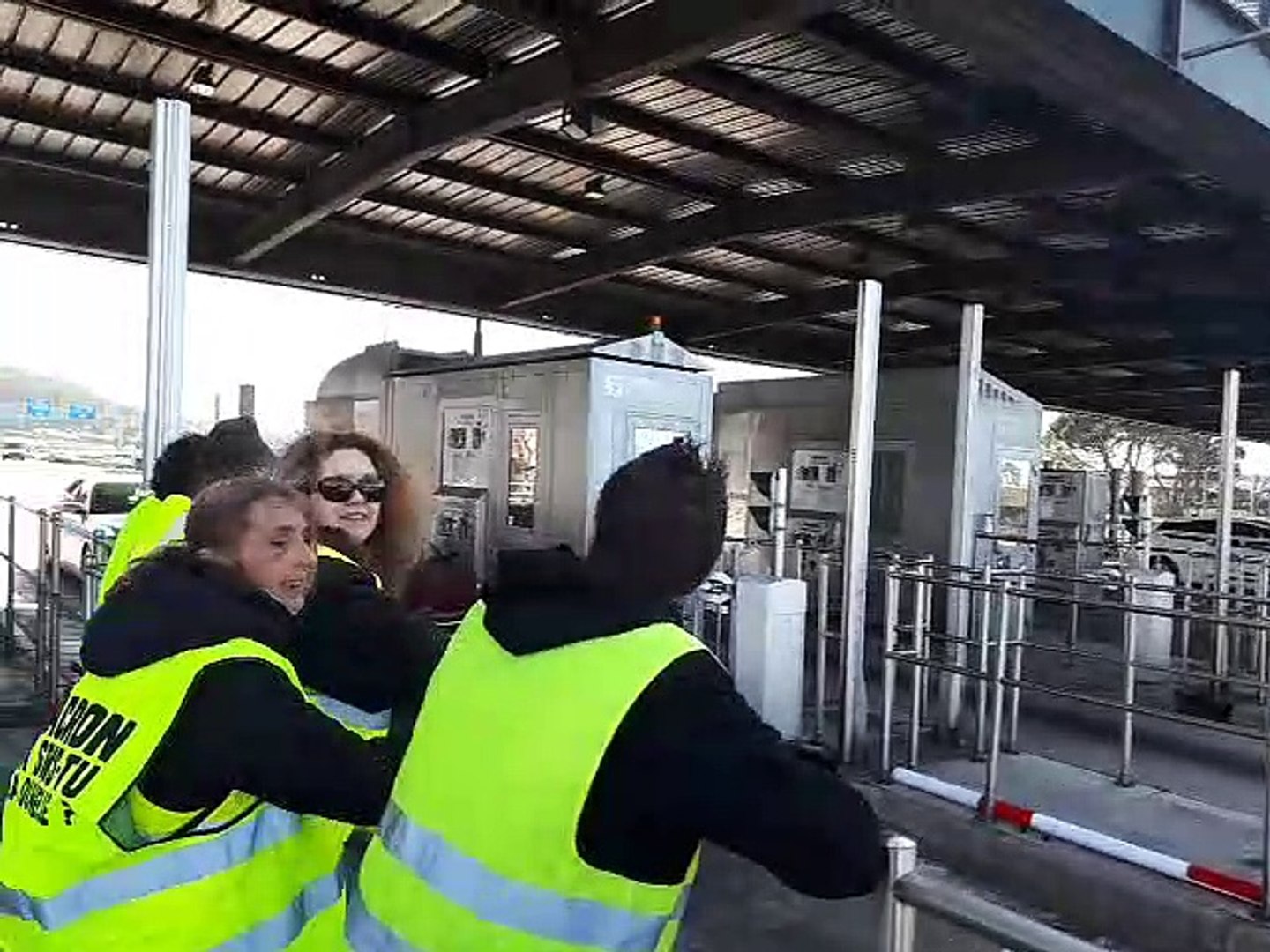 Gilets Jaunes Opération Péage Gratuit à Avignon Nord
