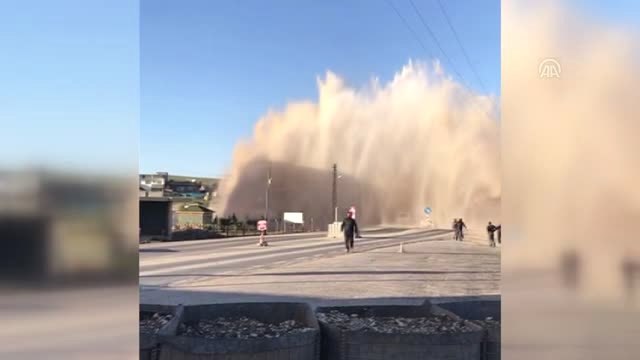 Mardin'de İçme Suyu Şebekesi Patladı