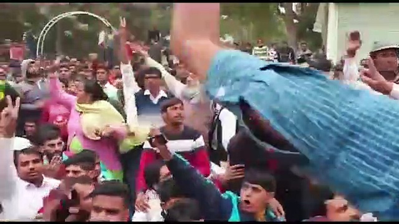 Jind Election Result 2019 EVM Tampering_ मतगणना केंद्र के बाहर हुआ हंगामा, लाठीच