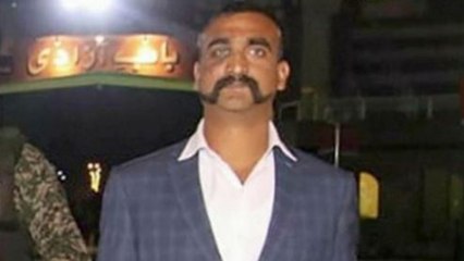 Wing Commander Abhinandan Vartman को लेकर Bollywood में Producers भिड़े | FilmiBeat