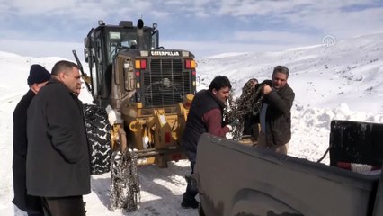 'Kar panterleri' yolları açmak için gece gündüz çalışıyor - AĞRI