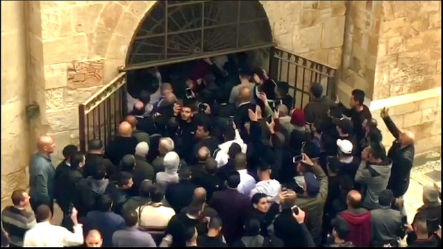 Palestinians reopen Al-Aqsa gate locked by Israel 16 years ago