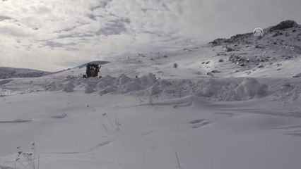 Kar Panterleri" Yolları Açmak İçin Gece Gündüz Çalışıyor