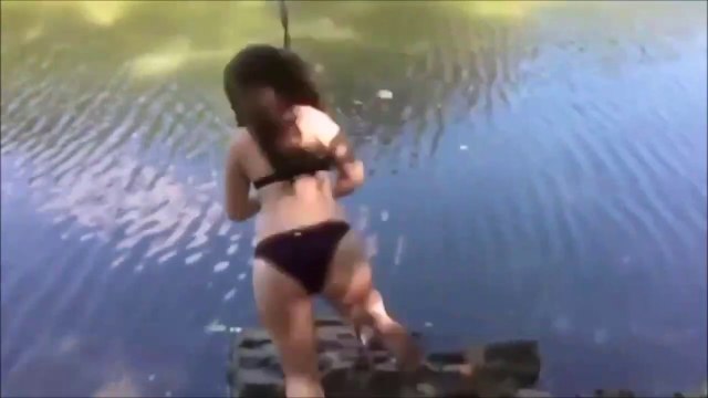 Elle tente de faire tarzan... Fail douloureux