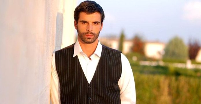 Türk Kadınlarını Aşağılayan Mehmet Akif Alakurt, Başörtülü Takipçisine Verdiği Cevapla Olay Oldu