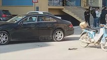 Report TV - Aksident në Fier, 19-vjeçari me “Benz” përplasën për vdekje të moshuarin me motor