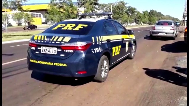 Colisão de trânsito envolve três veículos