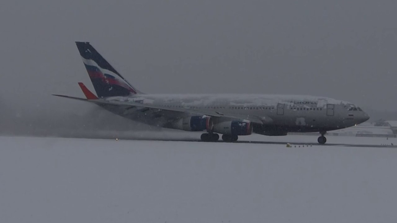 Close up! II-96-300 Aeroflot "Heavy Snow Storm Take off" at LOWS-Salzburg Airport 08.01.2011