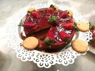 شوفي طريقة عمل الـ "تشيزكيك بالفراولة" من الشيف غادة مصطفى