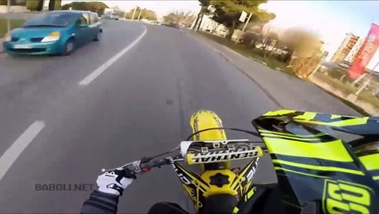 Sürat Motorcusunu Yakalayıp Döven Polis