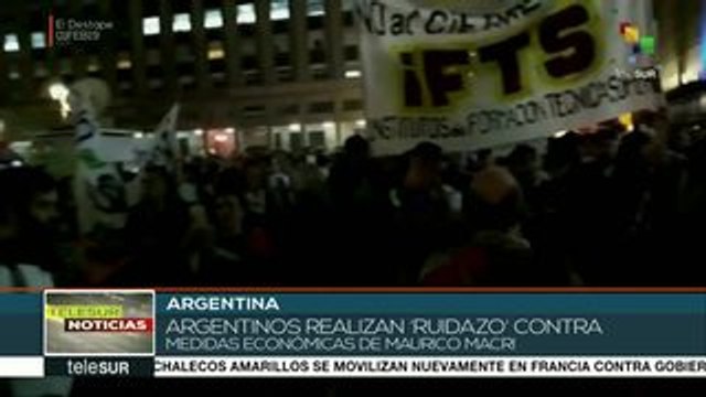 Argentinos realizan 'ruidazo' contra medidas económicas de Macri