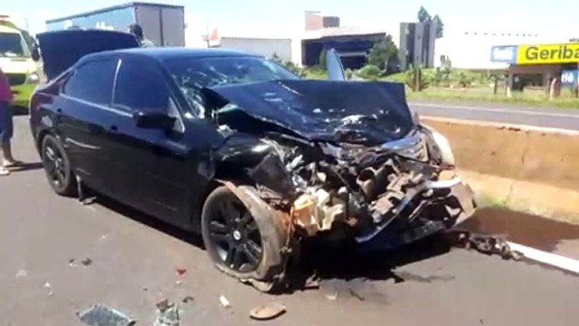 Forte colisão traseira é registrada na BR-277