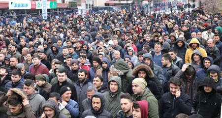 TTK'nın İşçi Alımı Kura Törenine Sığmayan Adaylar Salonun Dışına Taştı