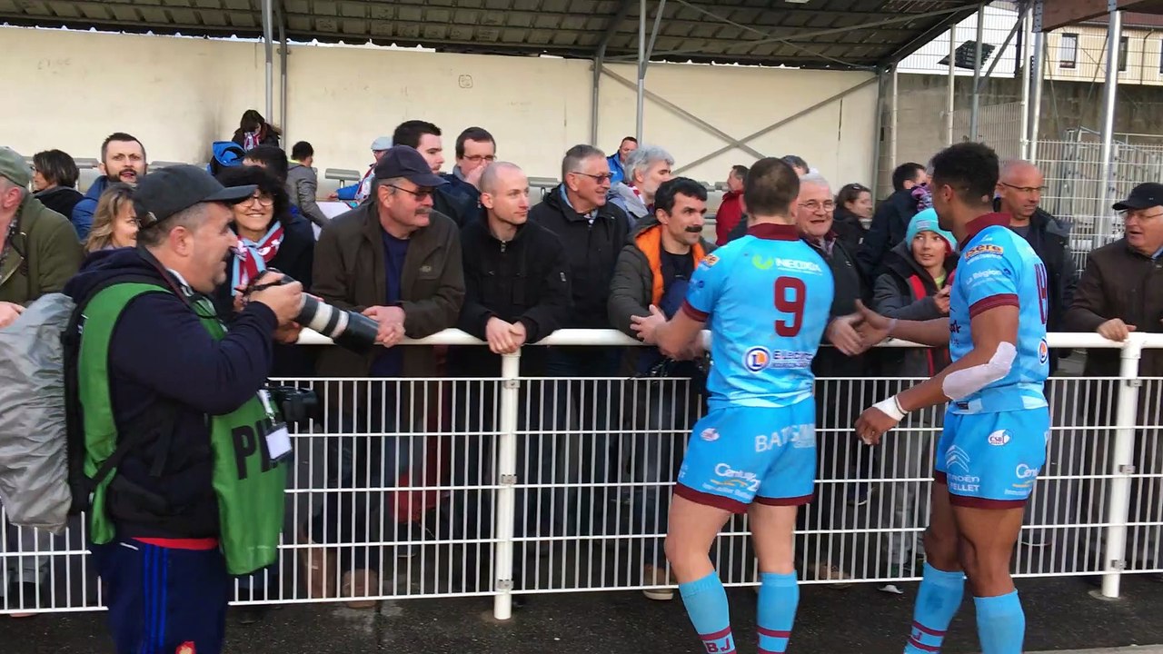 Le CSBJ communie avec ses supporters après la victoire à Villeurbanne