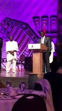 Remise de prix d'excellence au cordonnateur general de Guineenews Youssouf Boundou Sylla Ph.D. lors du GEA en 2016 au Canada.