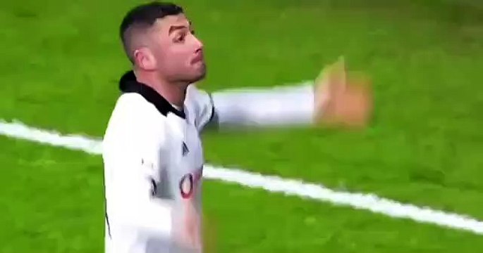 3-0dan sonra, tribünleri canlandırmak isteyen Burak Yılmaz... - -