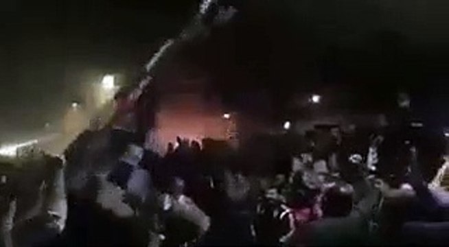 Günaydın Büyük Beşiktaş Ailesi - - - Canımı canına katarcasına - Ömrümü uğruna harcasına - Deliler gibi aşığım sana - İlle de Sen İlle de Sen - -