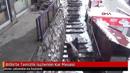 Bitlis'te Temizlik İşçilerinin Kar Mesaisi