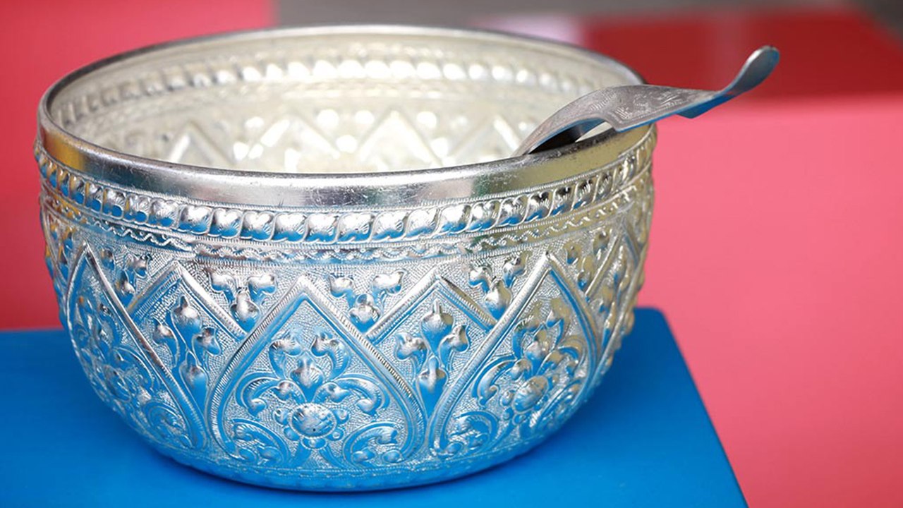 Silver utensils for kids: Benefits, बच्चों के लिए फायदेमंद हैं चांदी के बर्तन, जानें फायदे |Boldsky